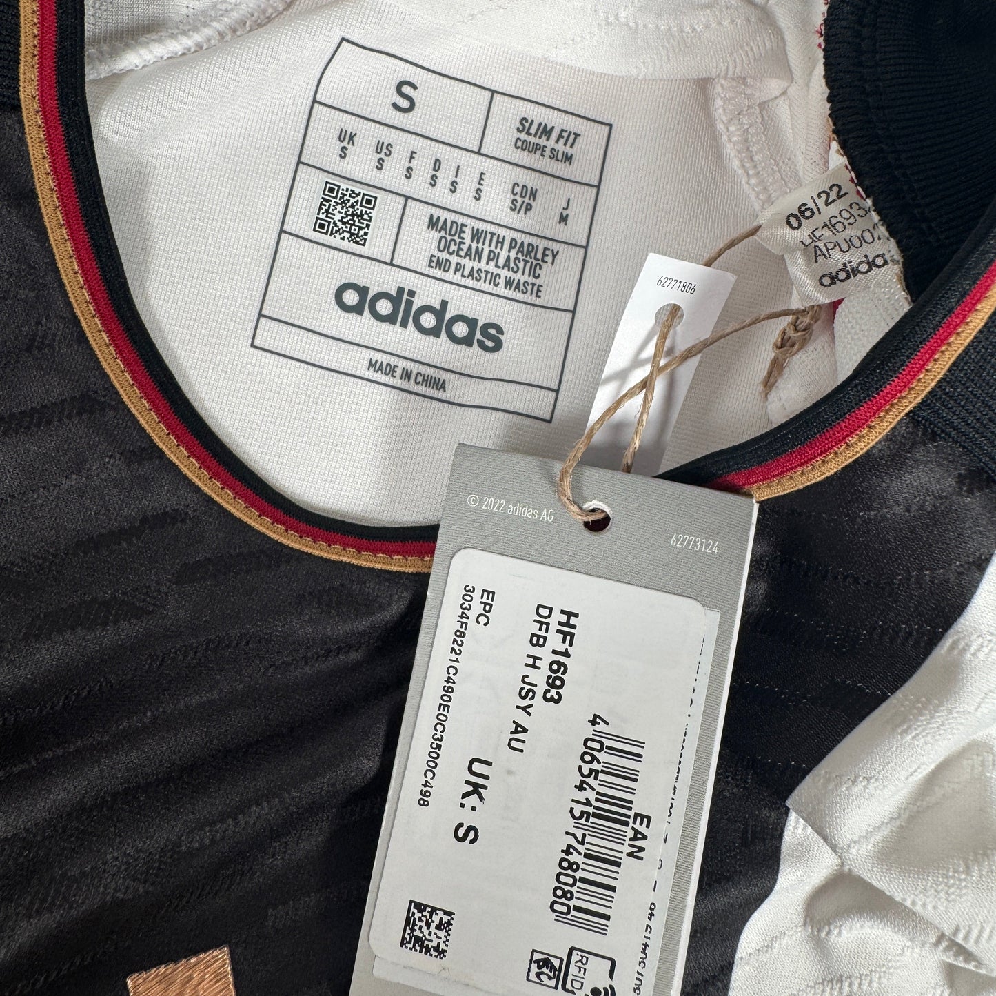 Germany 2022/2023/2024 Home Heat.RDY Shirt Small BNWT