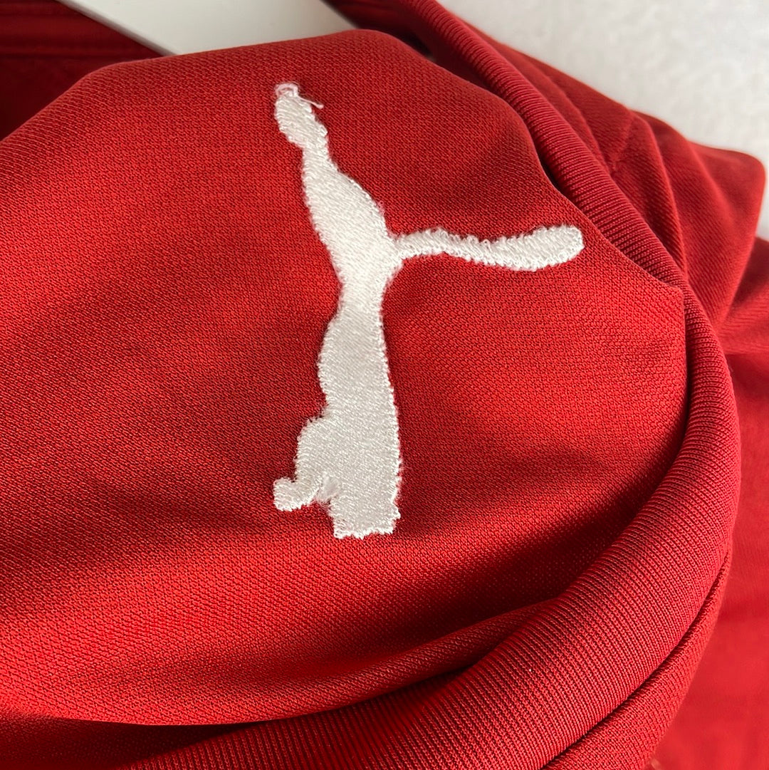 Webbing on the back of the embroidered Puma logo