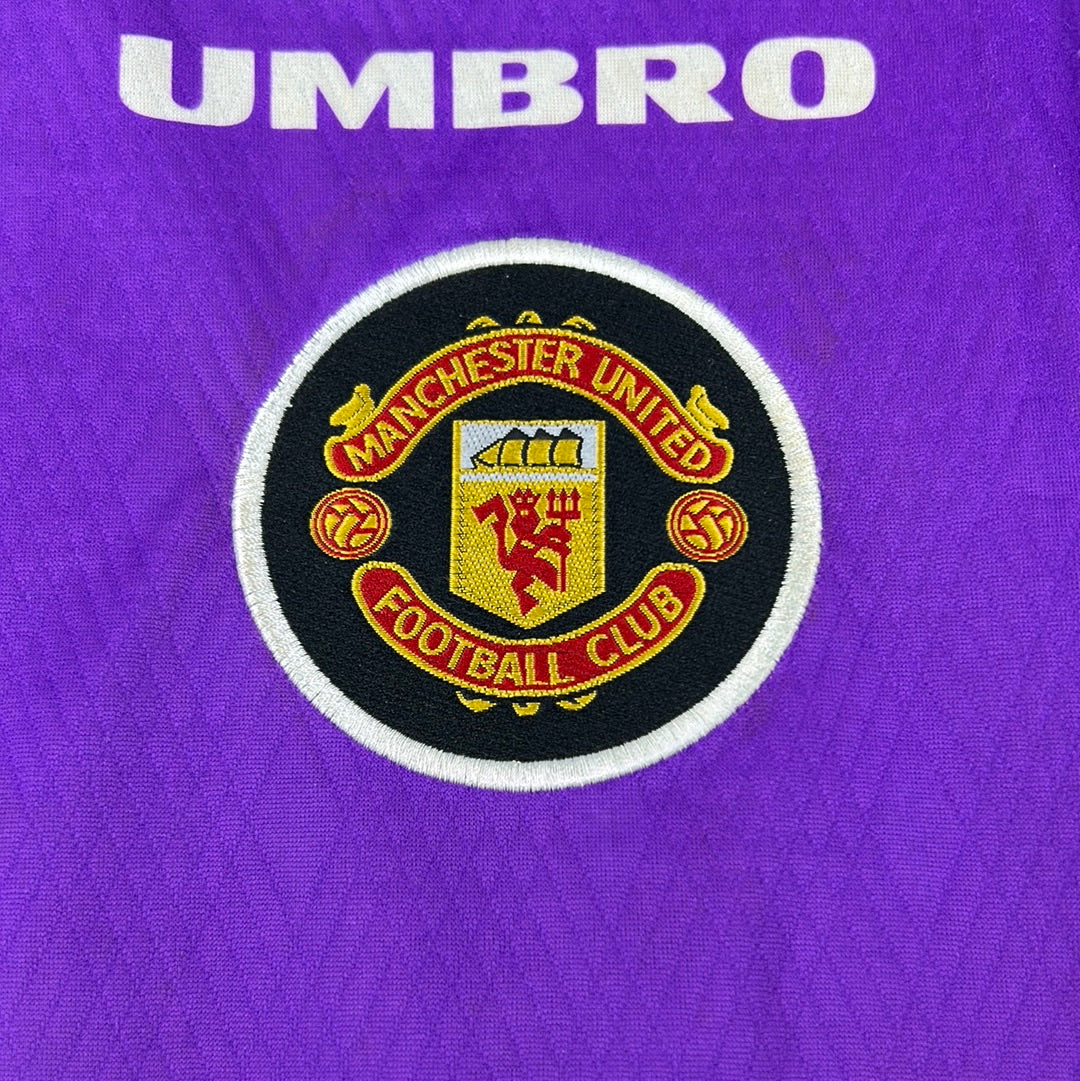 Man united best sale purple goalkeeper jersey