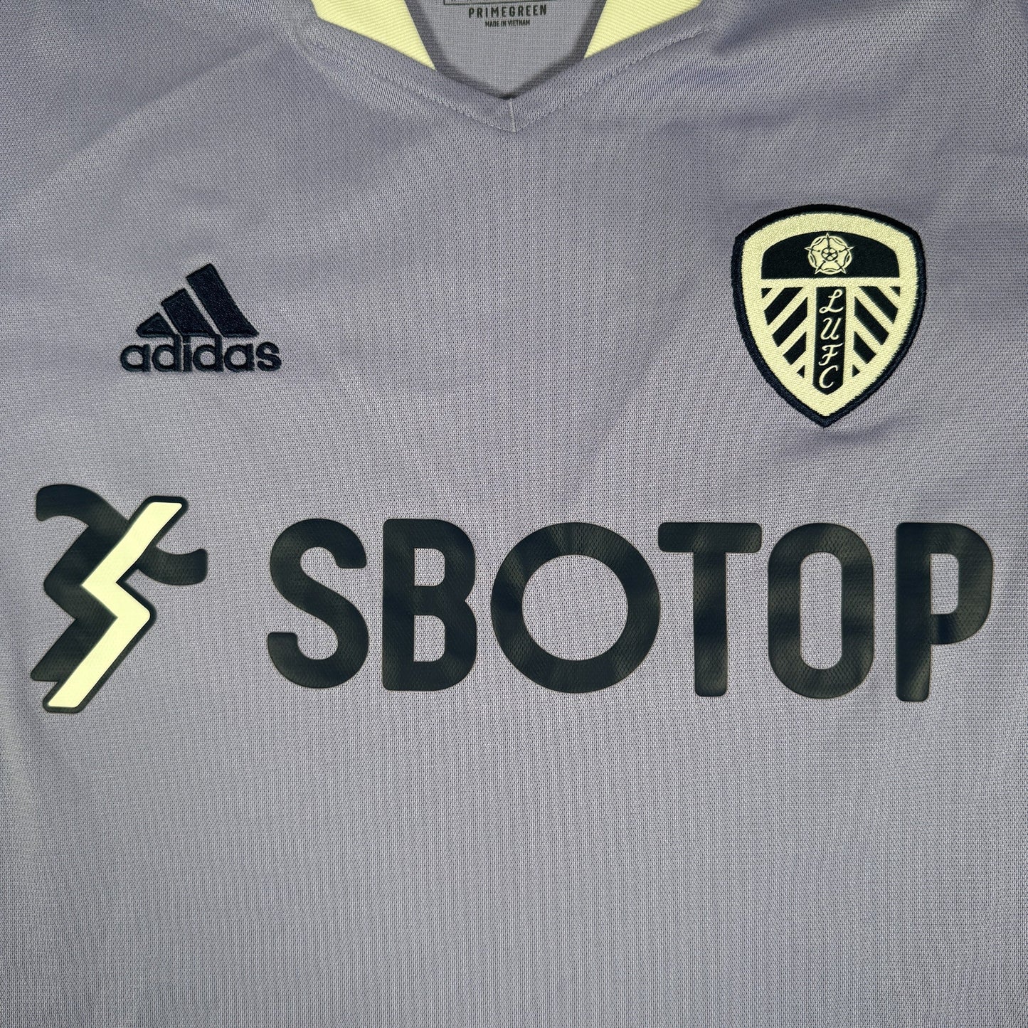 Leeds United 2021/2022 Third Football Shirt Medium