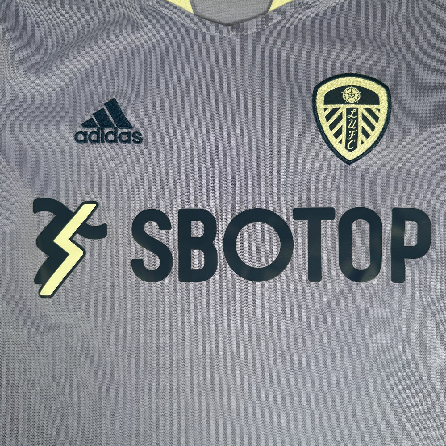 Leeds United 2021/2022 Third Football Shirt Small