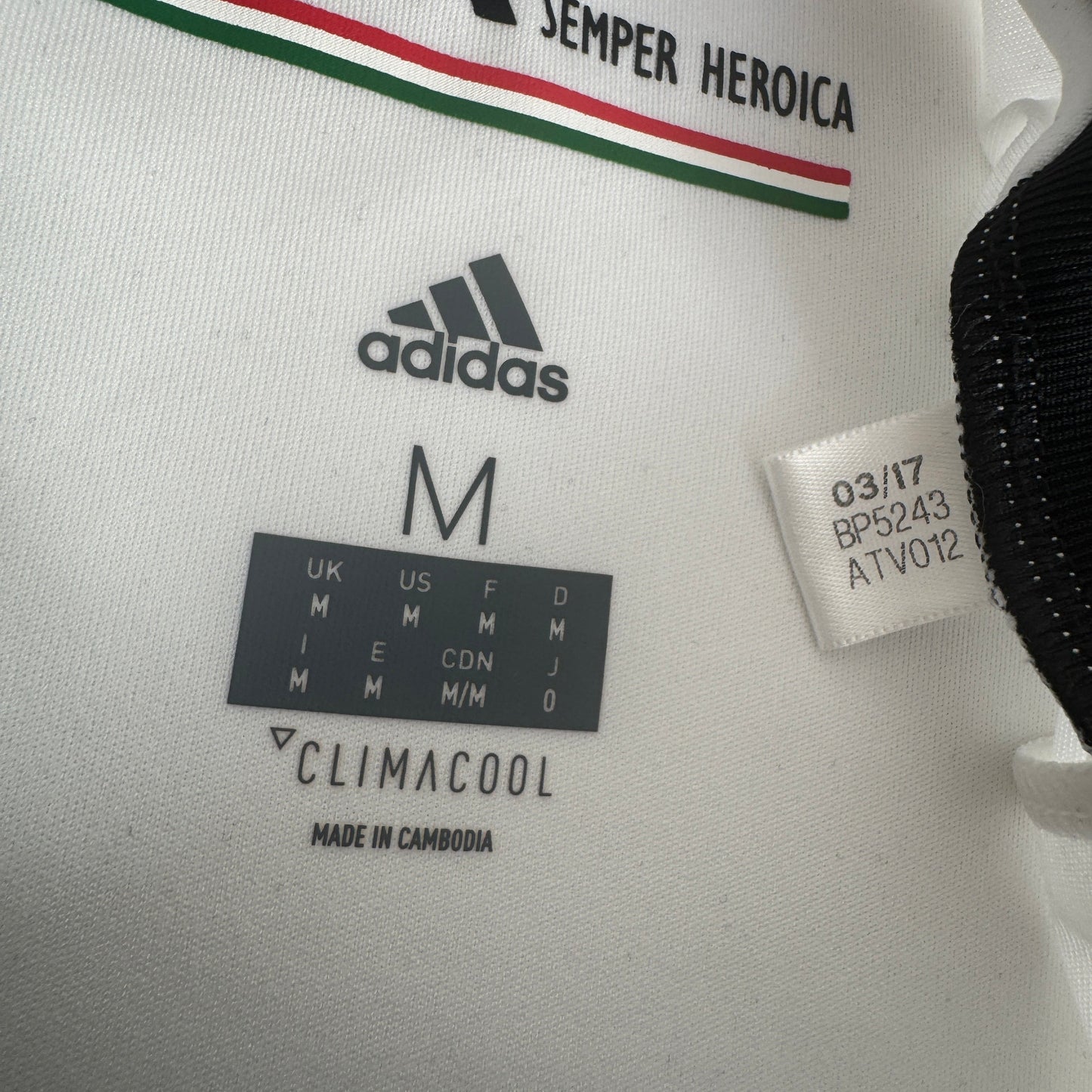 Legia Warsaw 2017/2018/2019 Home Long Sleeve Football Shirt Medium