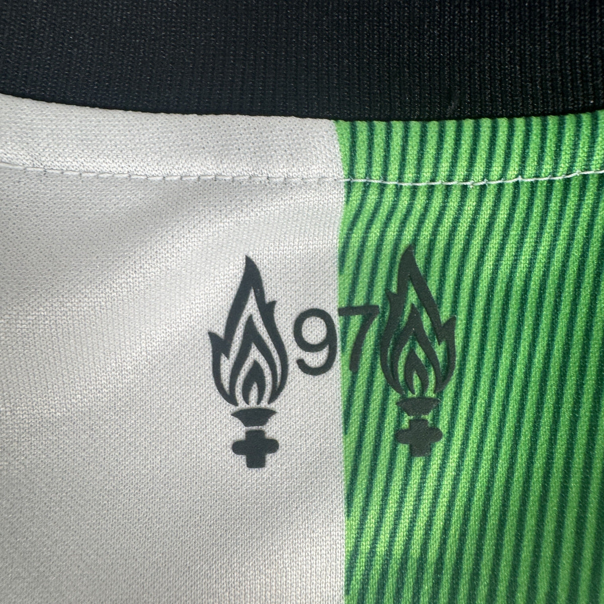 Liverpool 2023/2024 Away Shirt XXL
