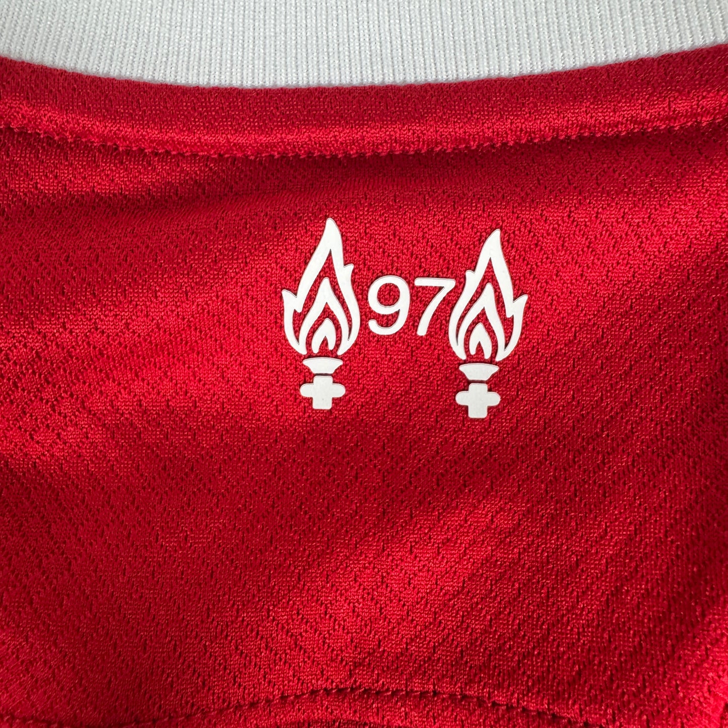Liverpool 2023/2024 Home Football Shirt Medium BNWT