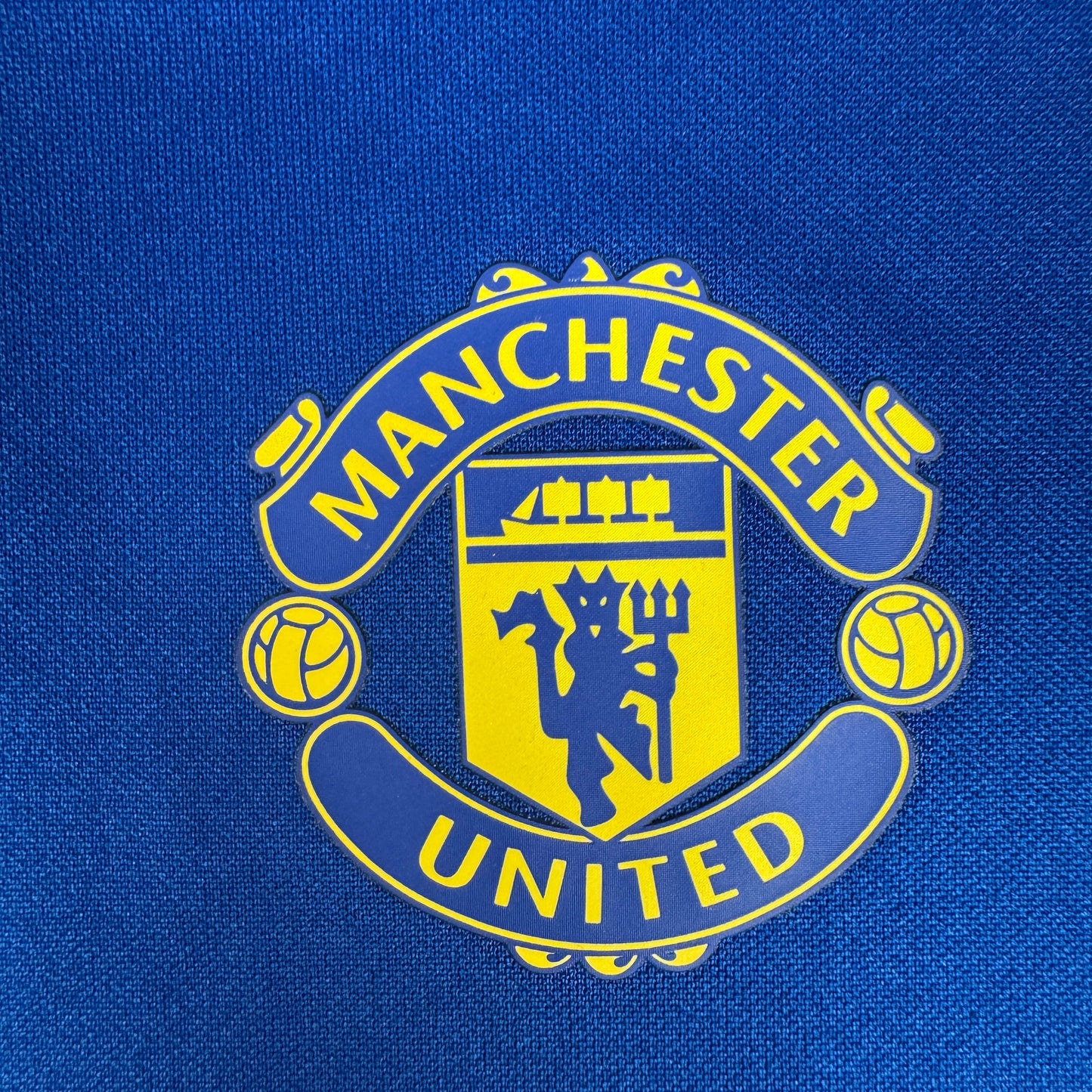 Manchester United 2019/2020 Training Football Shirt Small