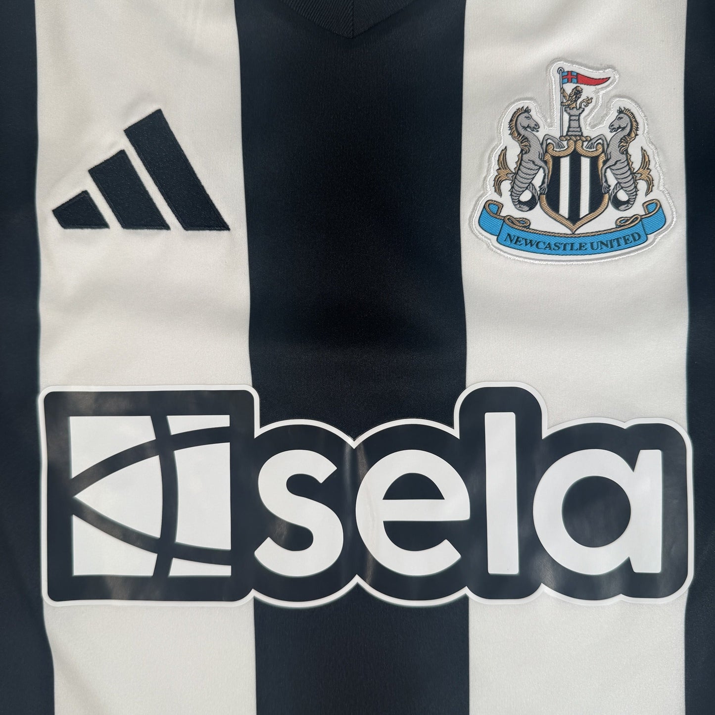 Newcastle United 2024/2025 Home Shirt Medium