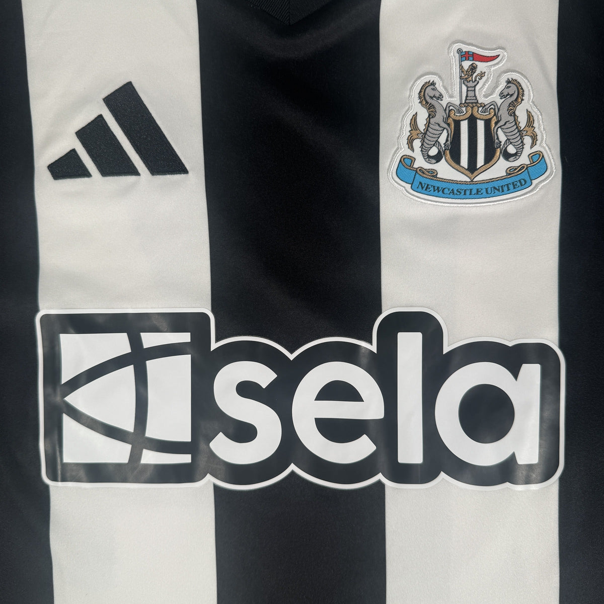 Isak 14 Newcastle United 2024/2025 Home Shirt XL
