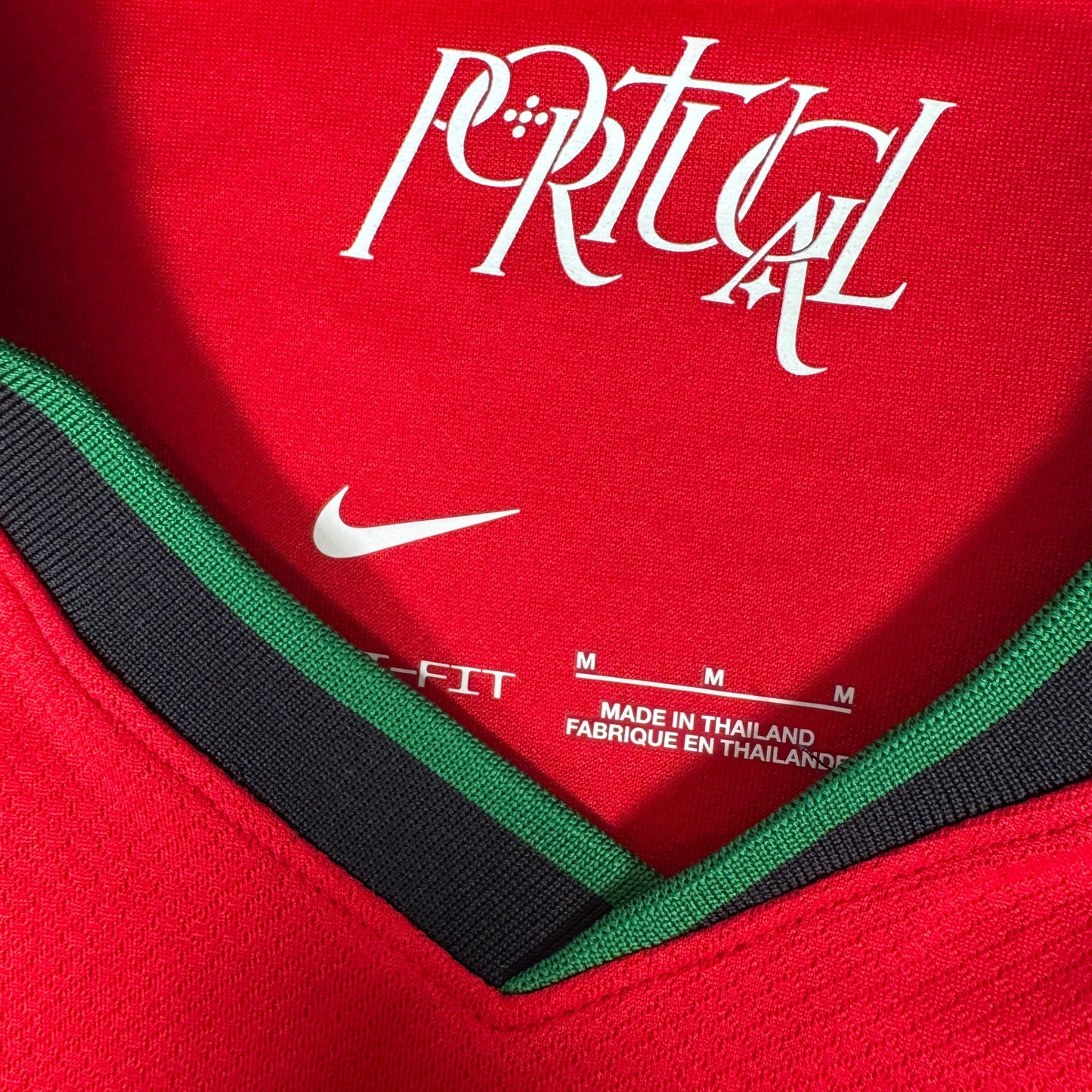 Portugal 2024/2025 Home Football Shirt Medium