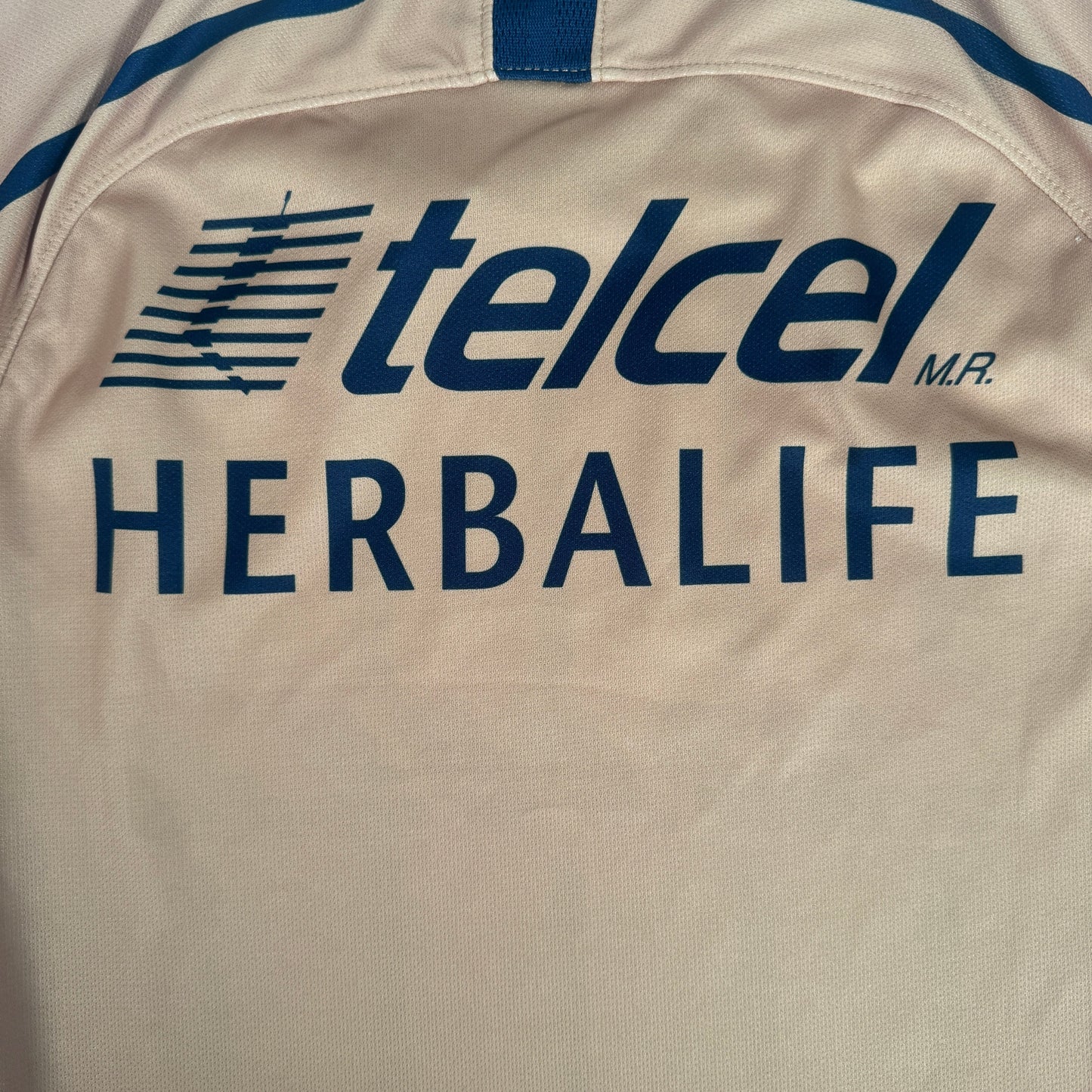 Pumas 2018/2019 Away Football Shirt Small