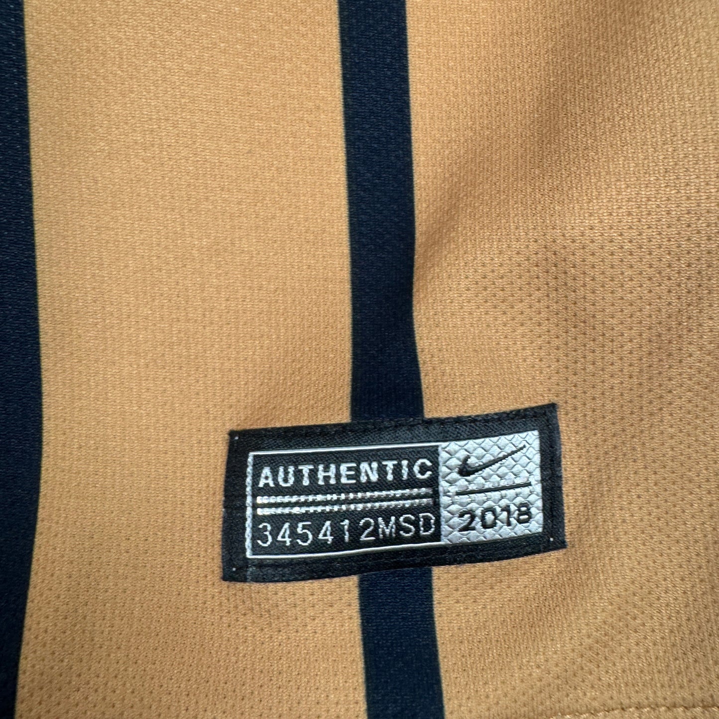 Pumas 2018/2019 Away Football Shirt Small