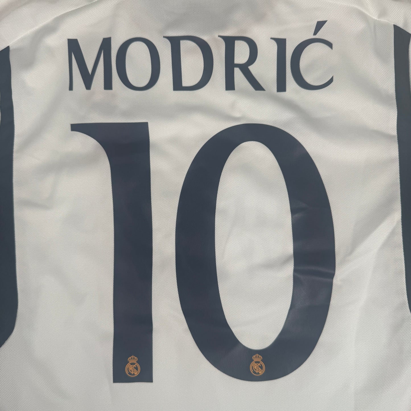 Real Madrid 2023/2024 Home Shirt Small MODRIC 10