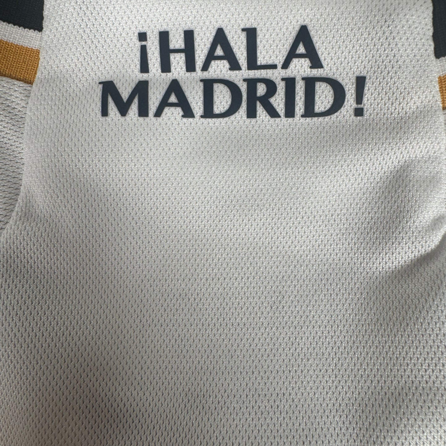 Real Madrid 2023/2024 Home Shirt Small MODRIC 10