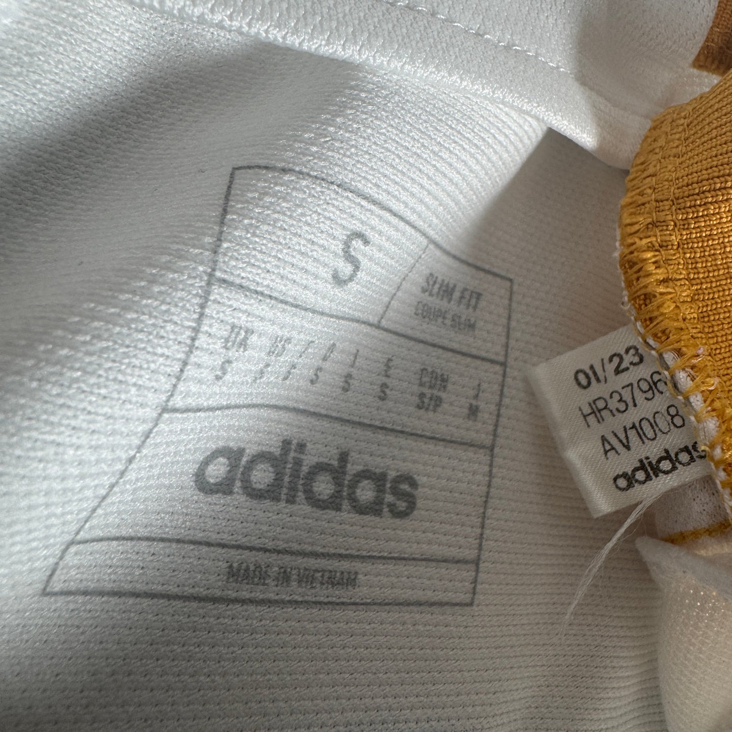 Real Madrid 2023/2024 Home Shirt Small MODRIC 10