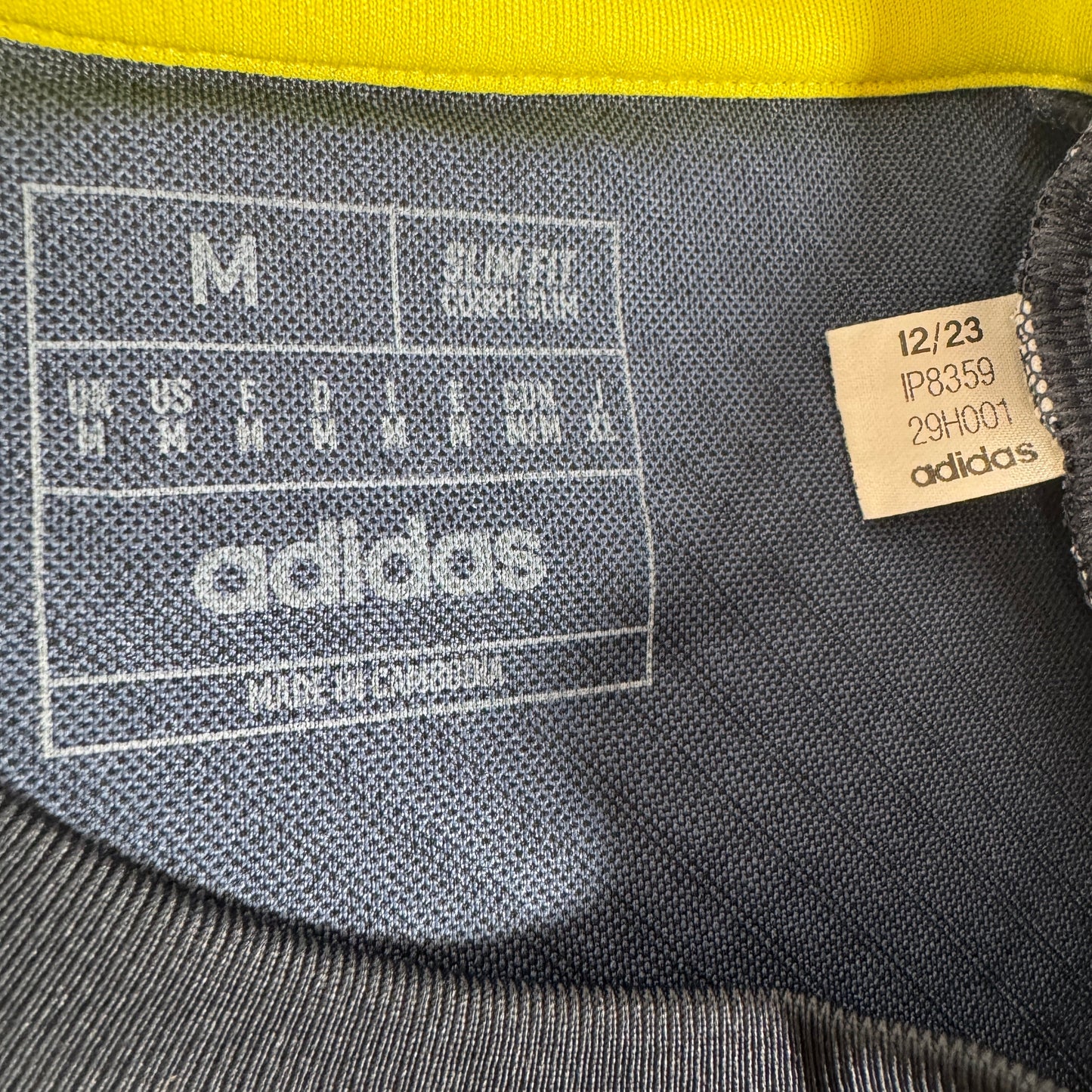 Scotland 2024/2025 Home Football Shirt Medium