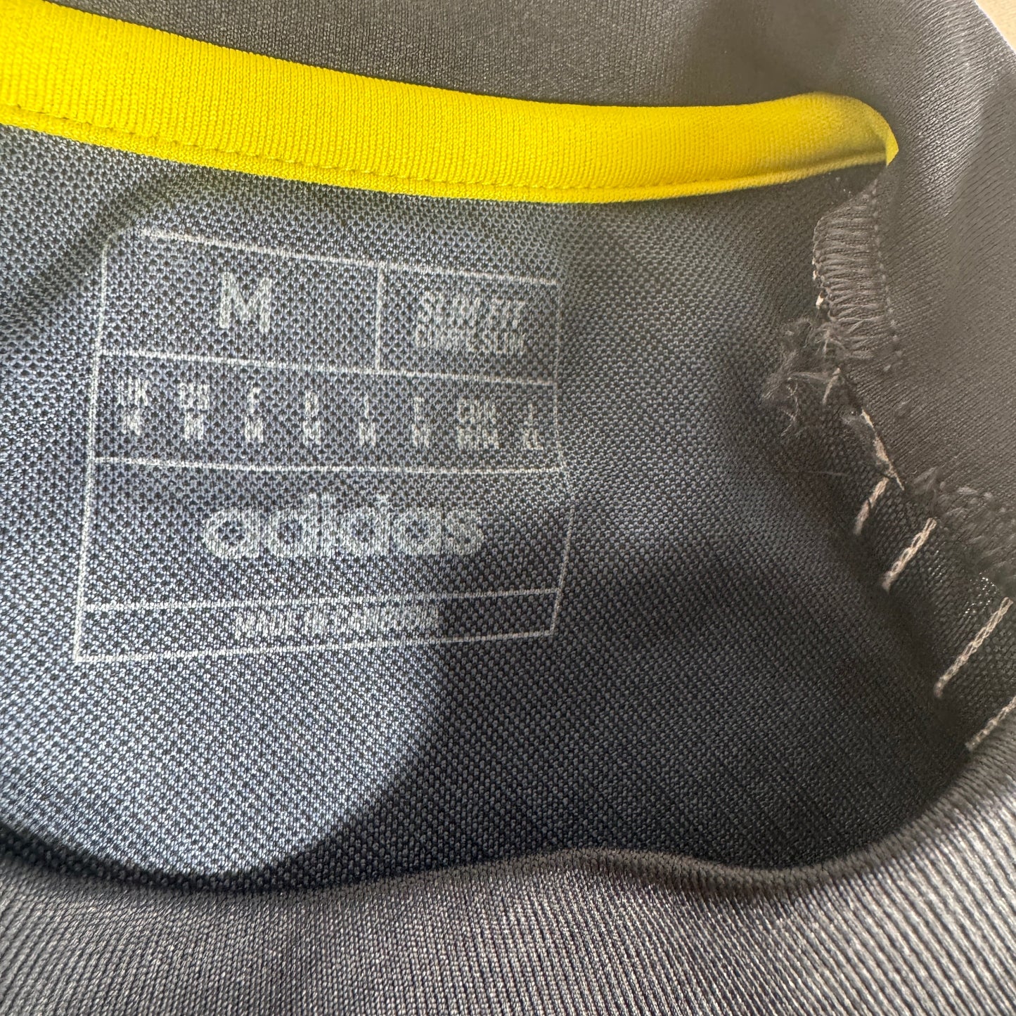 Scotland 2024/2025 Home Football Shirt Medium