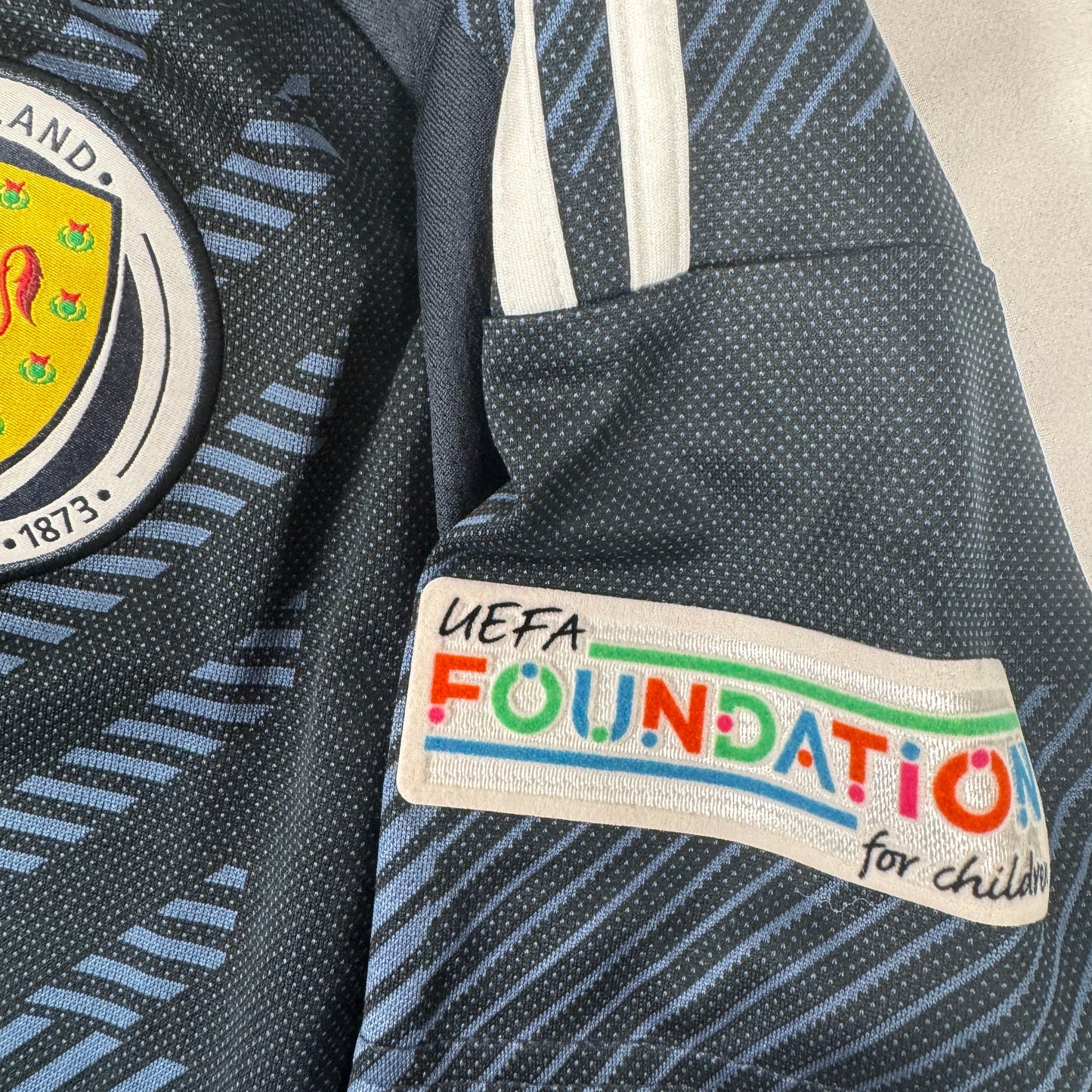 Scotland 2024/2025 Home Football Shirt Medium