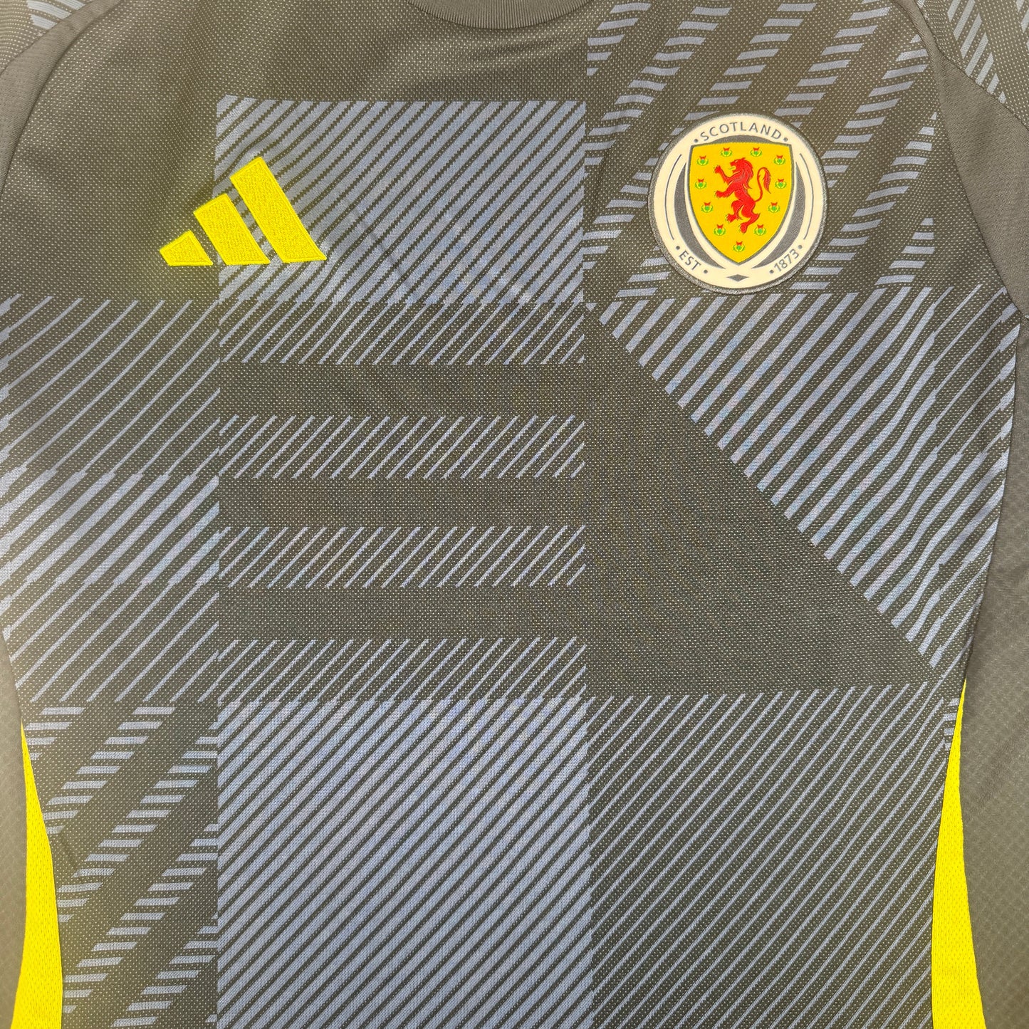 Scotland 2024/2025 Home Football Shirt XL