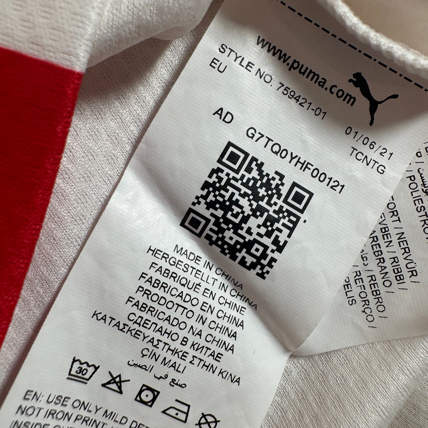 Slavia Prague 2021/2022 Home Football Shirt Small