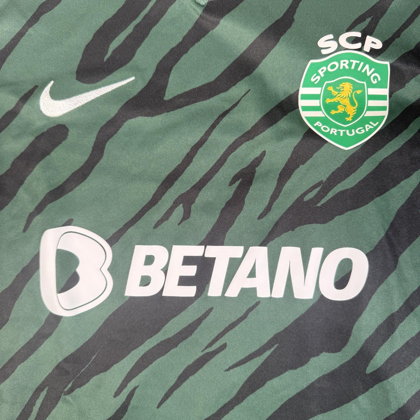 Sporting CP 2021/2022 Third Shirt Large