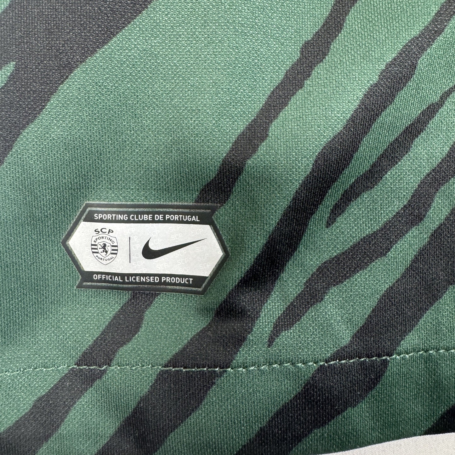 Sporting CP 2021/2022 Third Shirt Large