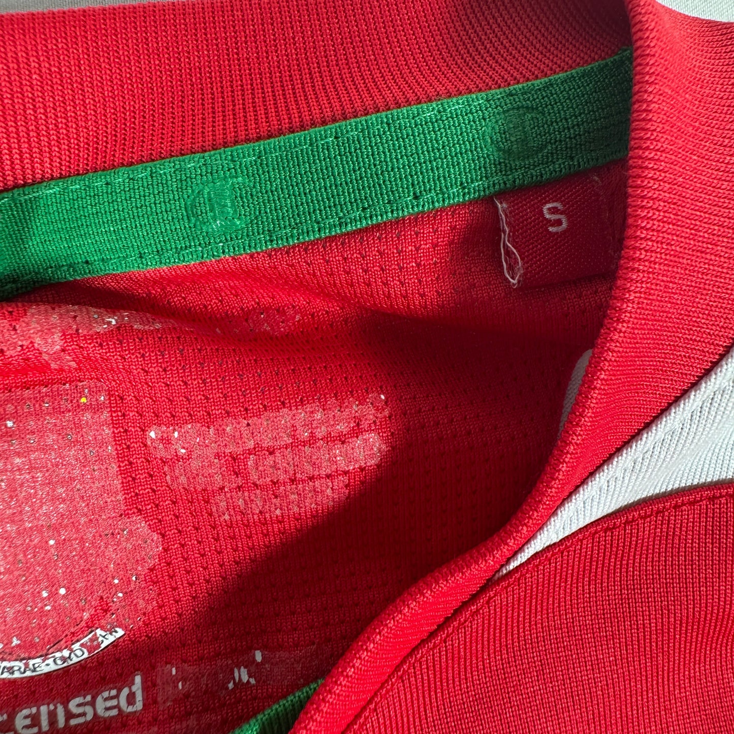 Wales 2008/2009/2010 Home Football Shirt Small