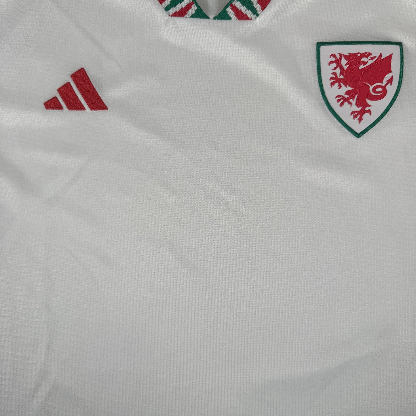Wales 2022/2023/2024 Away Football Shirt 2XL