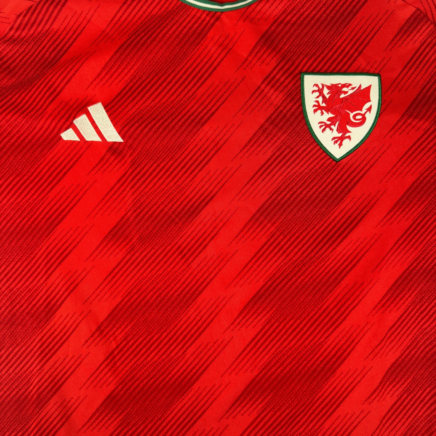 Wales 2022/2023 Home Football Shirt Large