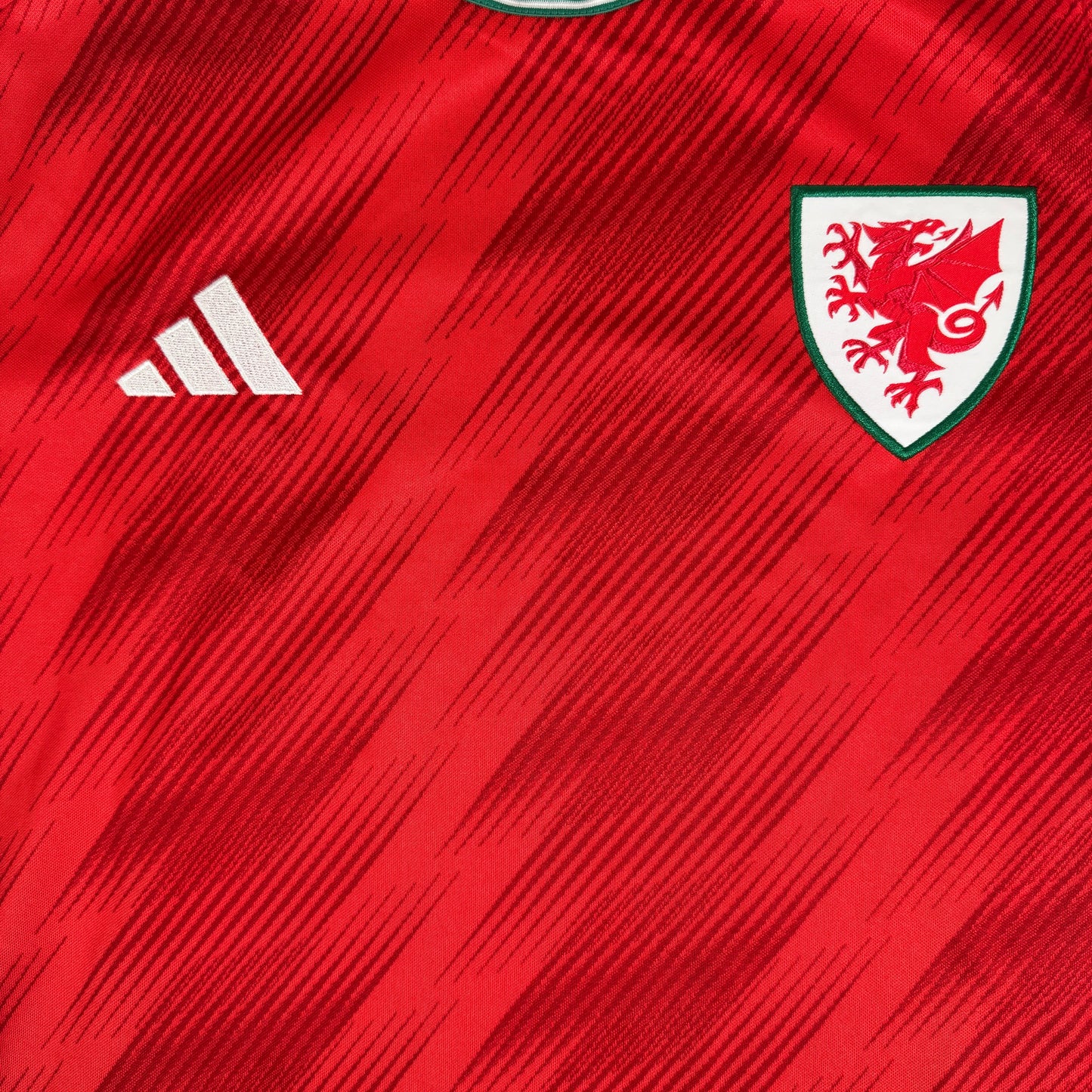 Wales 2022/2023/2024 Home Football Shirt Medium