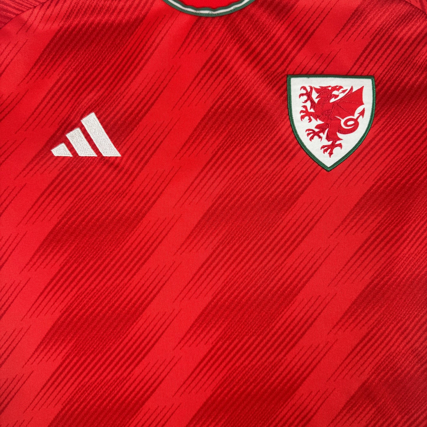 Wales 2022/2023/2024 Home Football Shirt Small