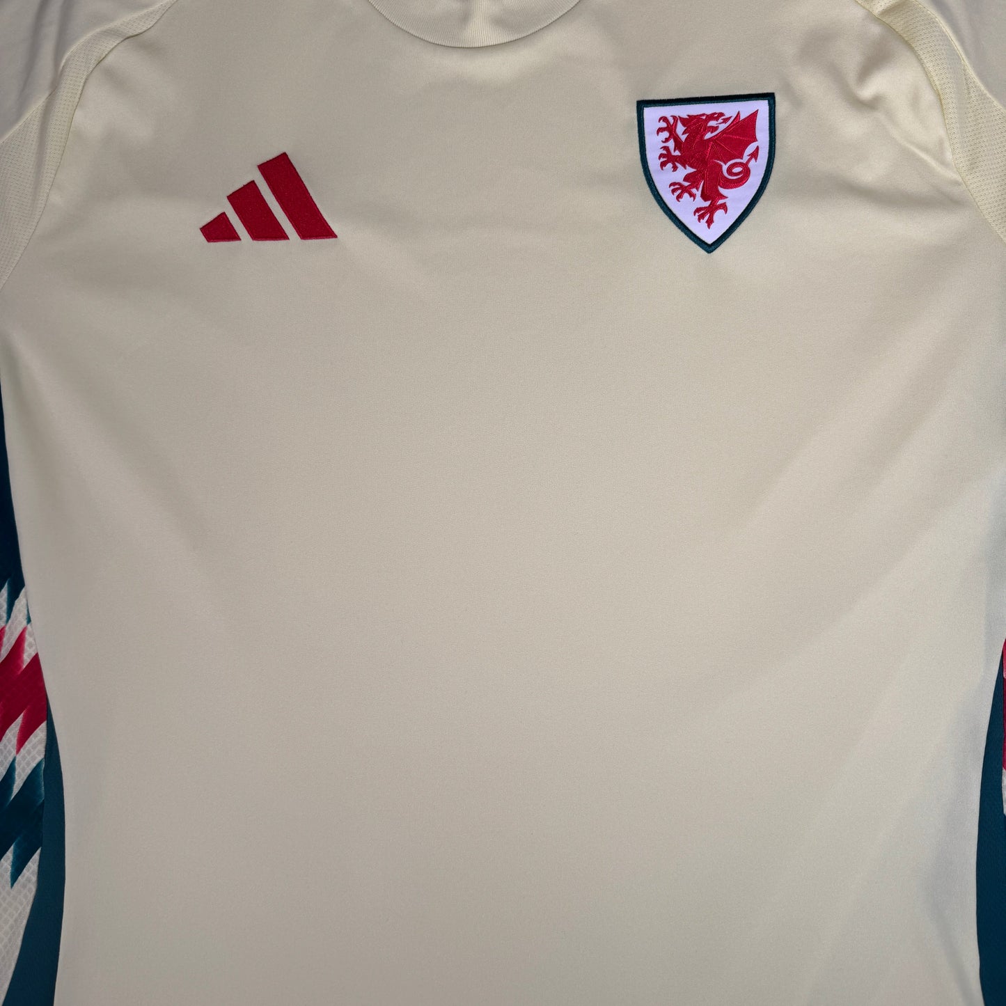 Wales 2024/2025 Away Football Shirt 2XL