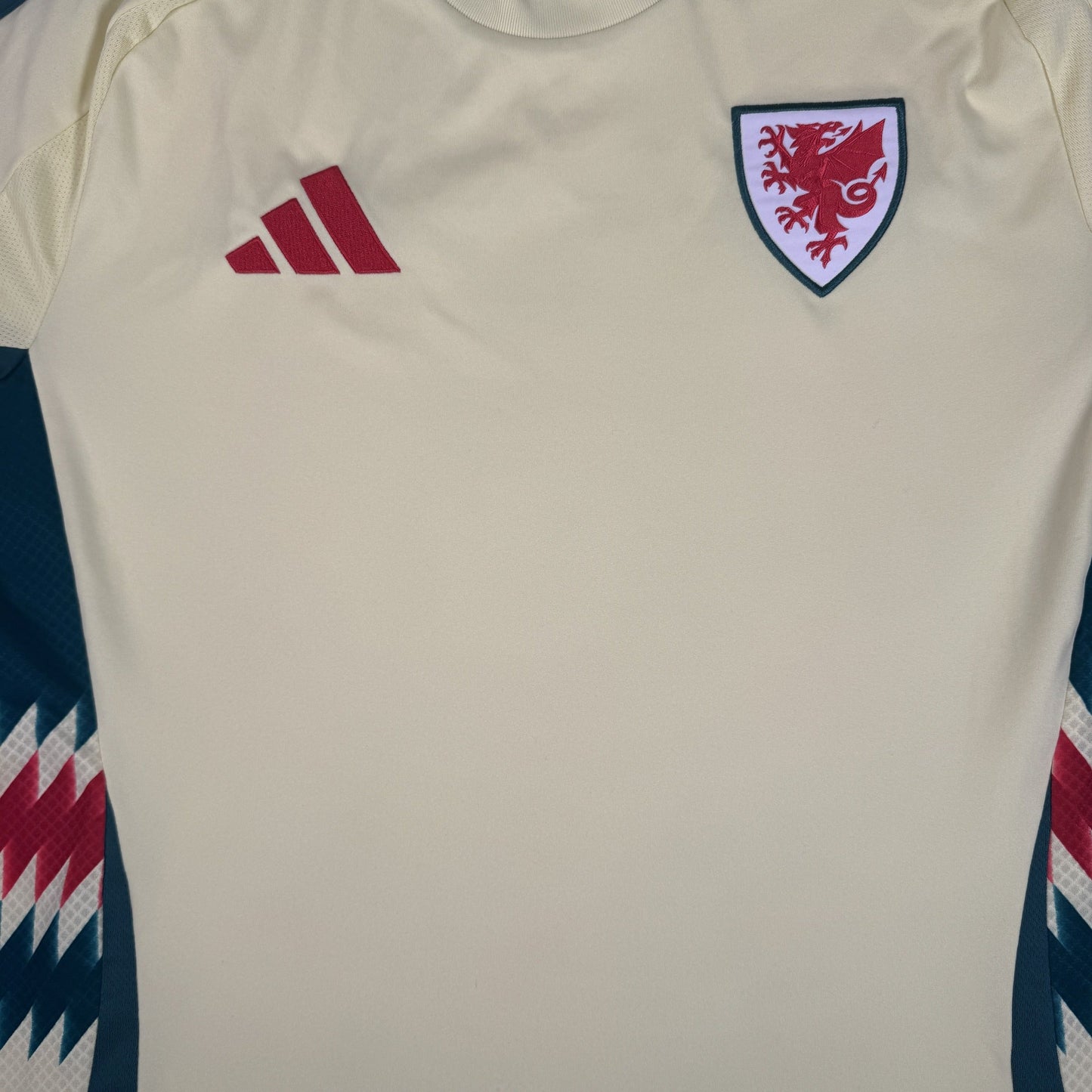 Wales 2024/2025 Away Football Shirt Large
