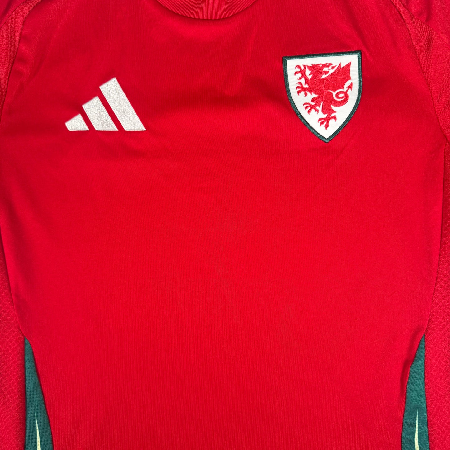 Wales 2024/2025/2026 Home Shirt Medium