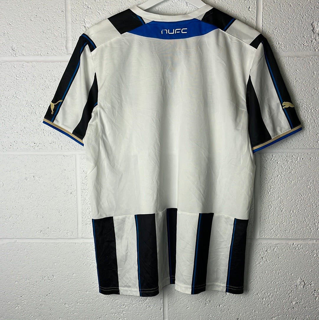 Newcastle United 2013/2014 Home Shirt - Small Adult - Very Good Condition