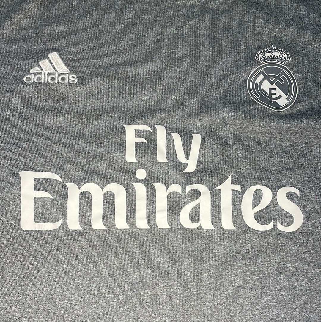 Front sponsor and badge