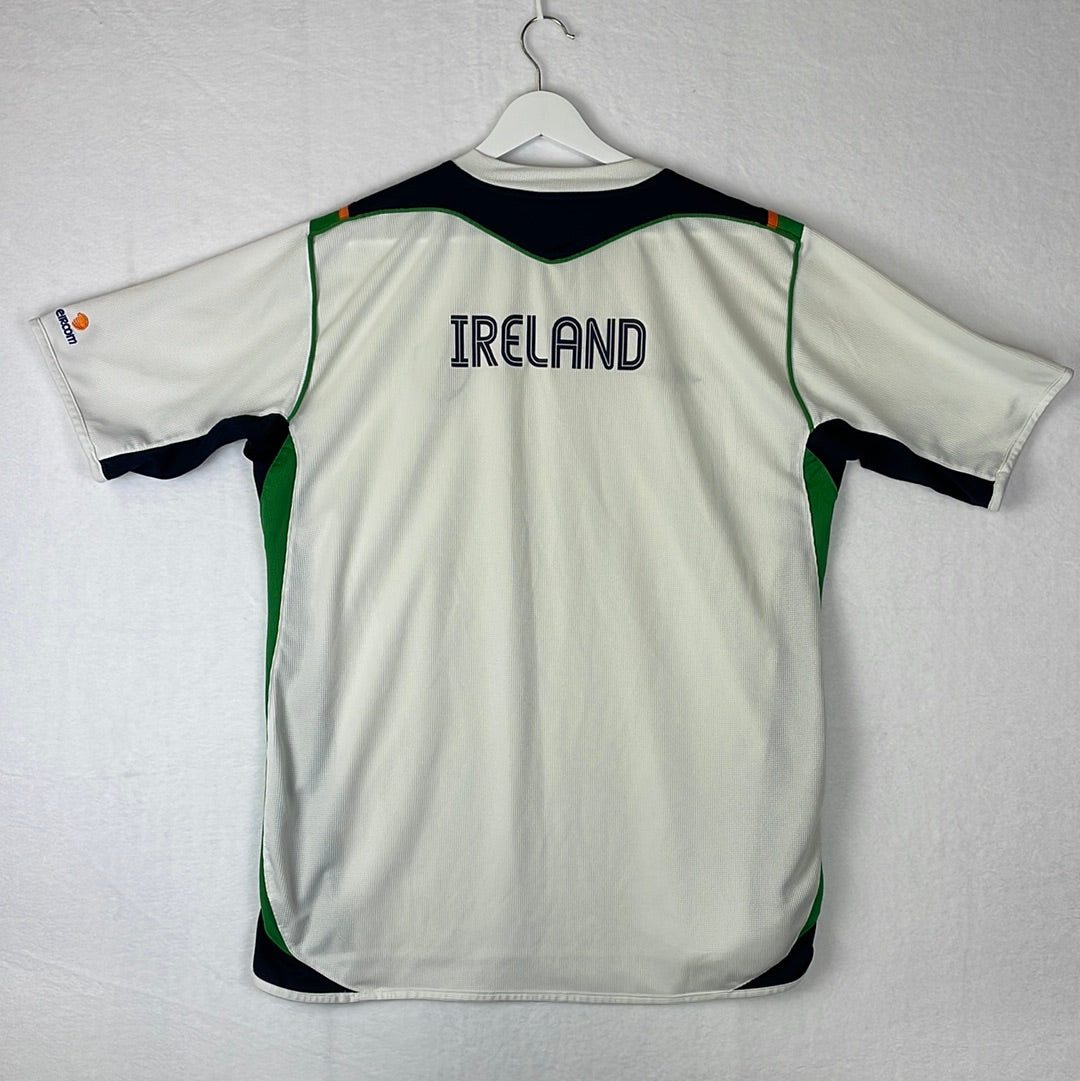 Ireland Umbro Training Shirt back with Ireland print