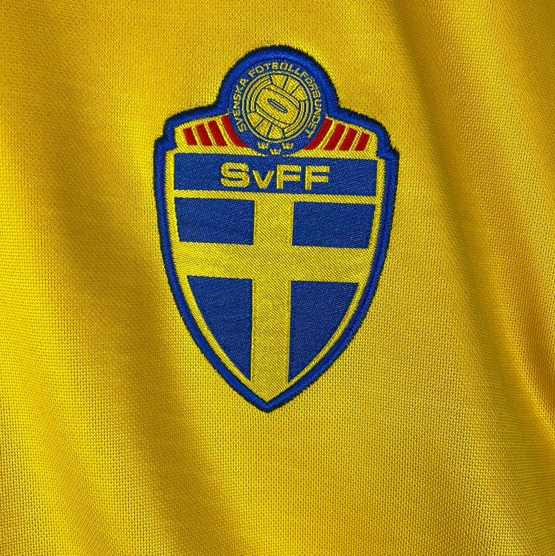 Sweden 2002 Home Shirt - Extra Large - Excellent Condition - Vintage Umbro