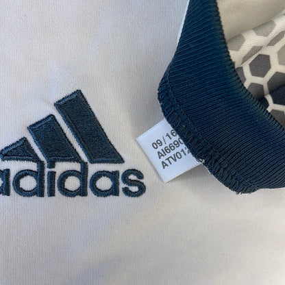 Adidas AI16690 neck label