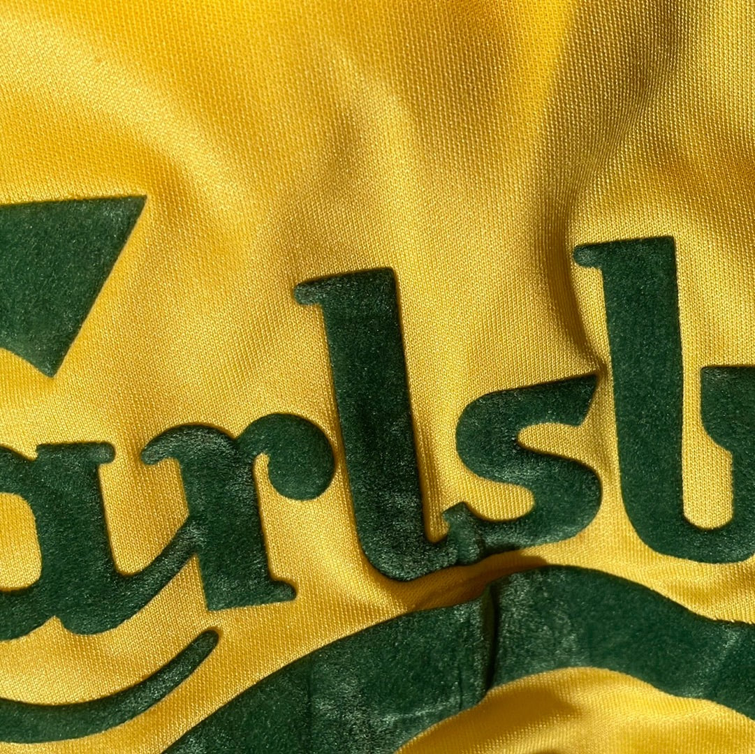 Slight crack to the front sponsor