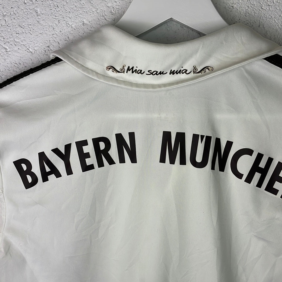 Bayern Munich 13/14 Away Shirt - Youth 13 to 14 Years - Very Good Condition