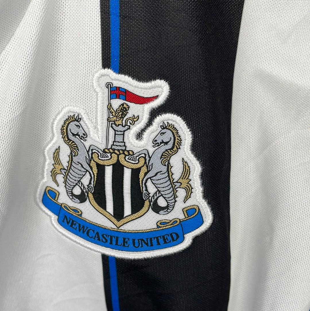 Newcastle United 2013/2014 Home Shirt - Small Adult - Very Good Condition