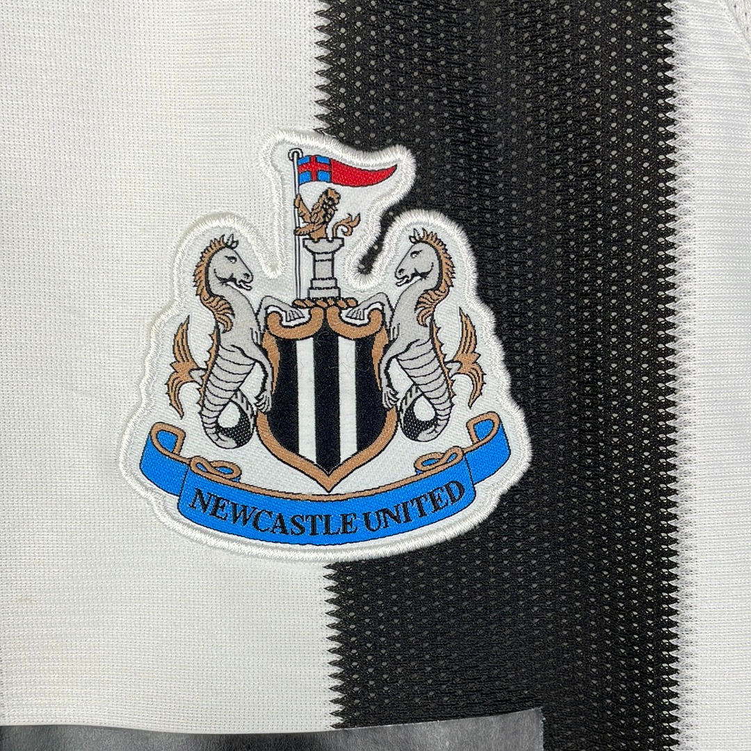 Newcastle United 2010/2011 Home Shirt - Medium - Excellent Condition